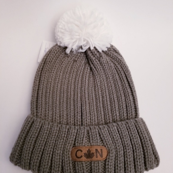 *NEW* Canada Adult beanie Winter hat with pom poms - Picture 1 of 4